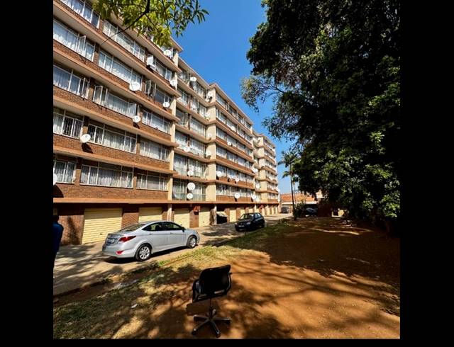 1.5 BEDROOM APARTMENT FOR SALE IN SUNNYSIDE